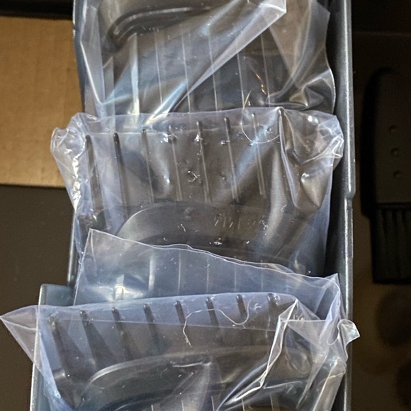 Philips Norelco MG5760/40 - Multigroom Razor Kit with Storage Case OPEN BOX - Picture 11 of 16